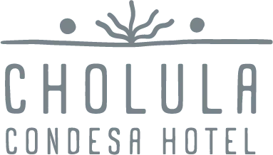 Logo actual de Cholula Condesa: horizonte dibujado a mano con una planta que brota y letras Deco condensadas