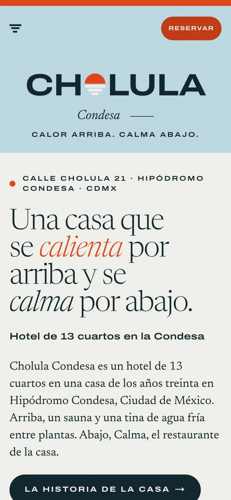Inicio del sitio nuevo en un teléfono: menú recogido, botón Reservar y la frase principal