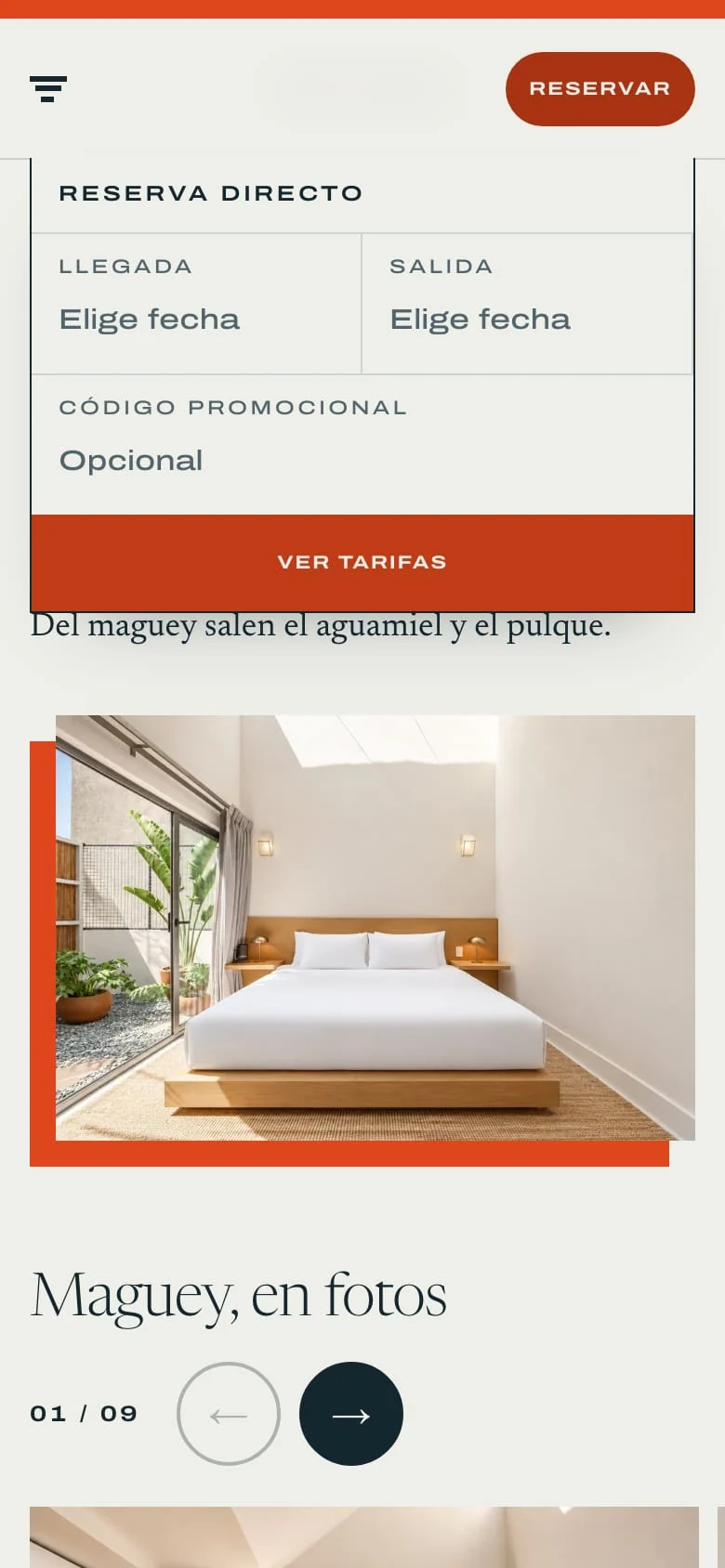 Página del cuarto Maguey en un teléfono con el panel de reserva abierto: llegada, salida, código promocional y Ver tarifas